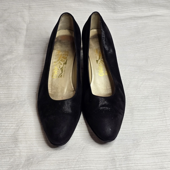 Salvagore Ferragamo Black Pumps - Picture 2 of 4